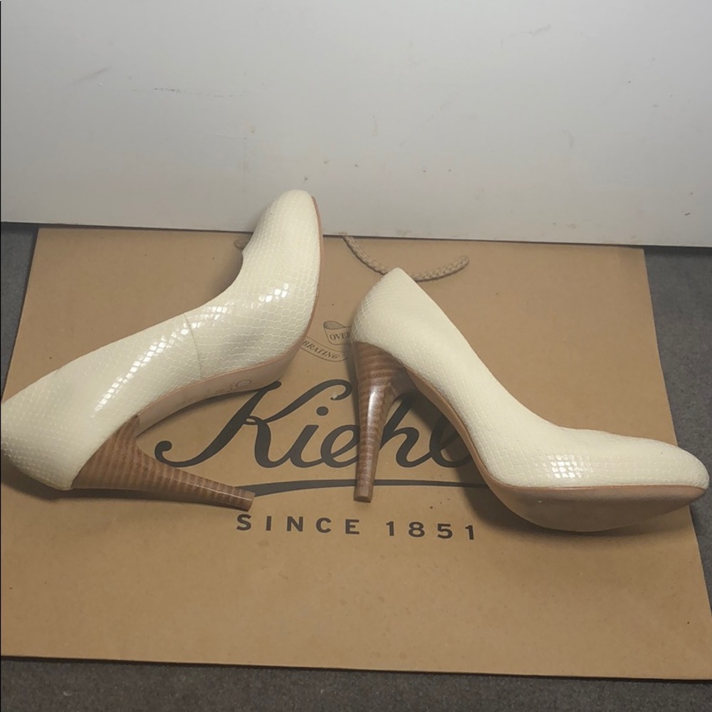 shoes - Picture 3 of 4